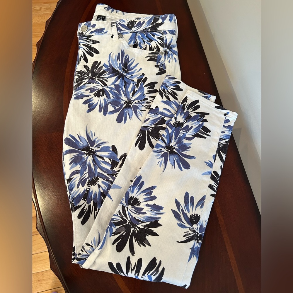 Gap Floral Print Pants in Blue and Black. 98 Cotton/2 Spandex